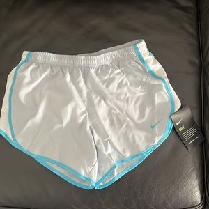 Nike girls DriFit Shorts light grey/white Size M NWT